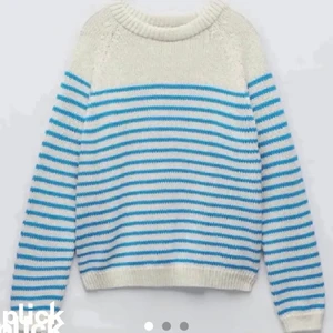 Jättefin tröja!💙 - Intressekoll på min fina zara tröja då den inte kommit till användning på det senaste! Köpt i våras maj typ för 359kr💙 liten defekt med ett hål på ena sidan men inget man tänker på! Kom privat med prisförslag för egna bilder🤍🤍