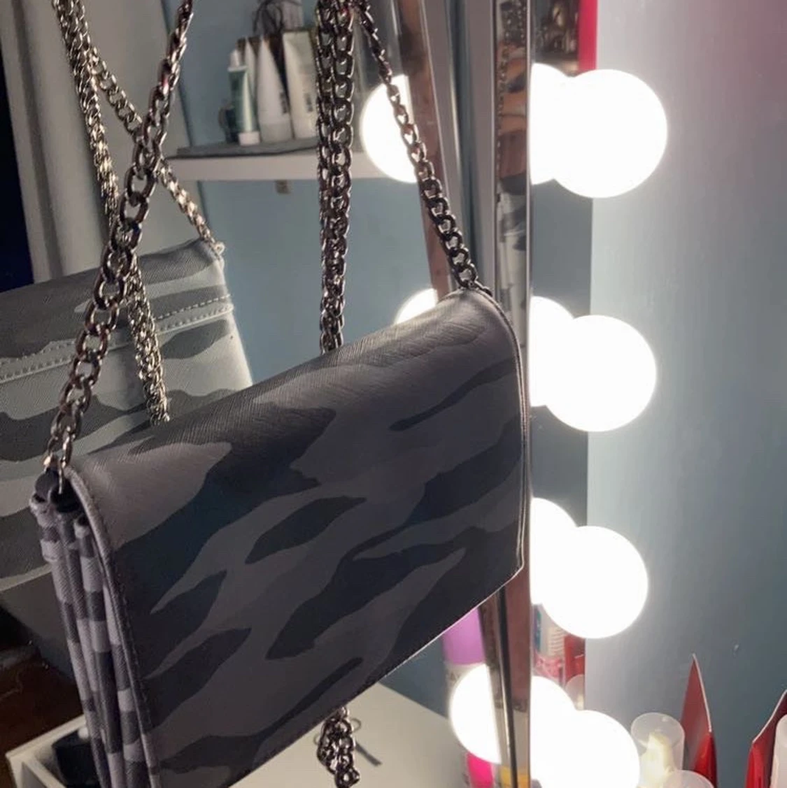 Militärmönstrad väska