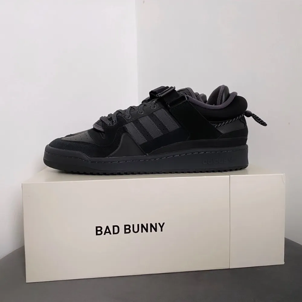 Adidas Forum Bad Bunny “Back to School”⚡️  Storlek: 46 2/3📐   Helt nya med Box och kvitto📦   Pris: 2600💸. Skor.