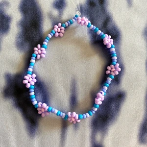 Pärlarmband - I färgerna lila rosa och blå. 60kr inklusive frakt