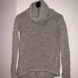 Stickad tröja - Stickad tröja ifrån Vero moda. Mycket bra skick.