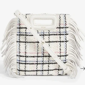 Maje väska - En supersnygg Majeväska, väldigt fint skick. Kan mötas upp i Stockholm eller frakta för 90kr💕  Tyvärr saknas det långa bandet 