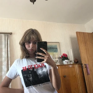 Retrotshirt - Nästan oanvänd retro tshirt från ginatricot är en xs men passar mig som är en s.