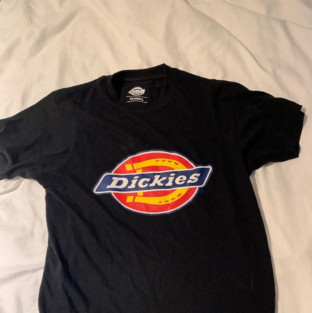 En svart Dickies t-shirt från Booztlet, bara använd få antals gånger . T-shirts.