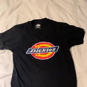 En svart Dickies t-shirt från Booztlet, bara använd få antals gånger 