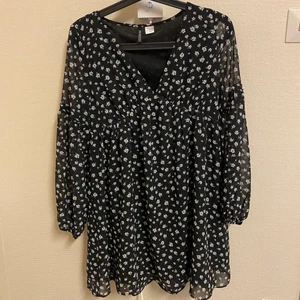 Klänning från H&M - Helt ny klänning från HM ✨