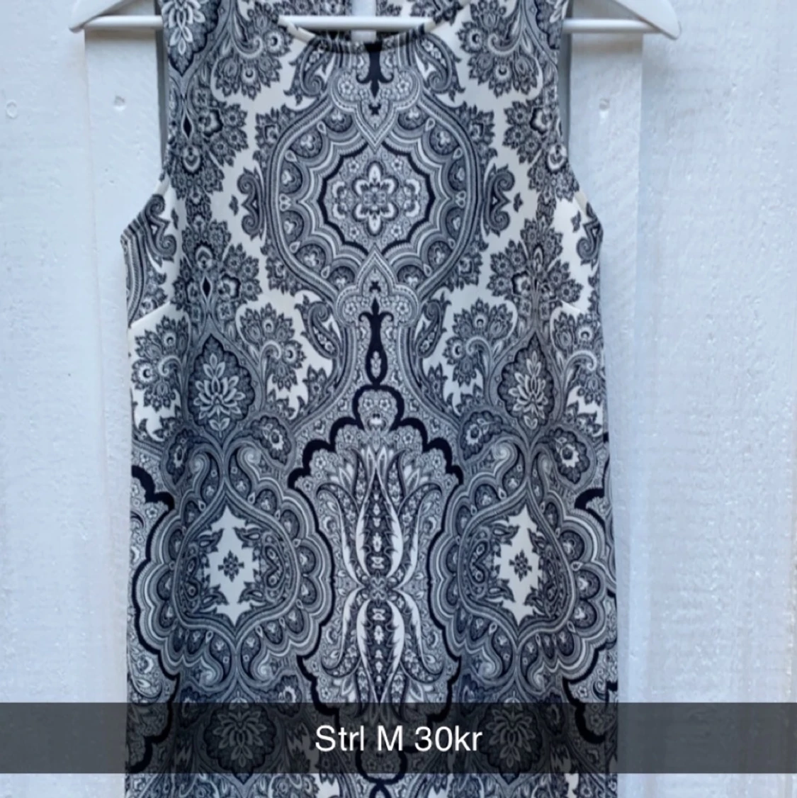 Mönstrad Klänning 
