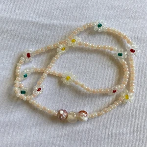 Halsband - Pärlhalsband med eldagat tillsammans med rocailles pärlor. 70kr inklusive frakt