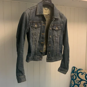 Jeansjacka- HM - Storlek 36