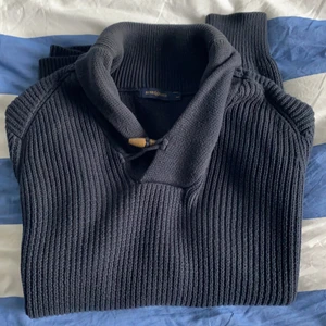 Kofta - Stickad kofta från Henri Lloyd