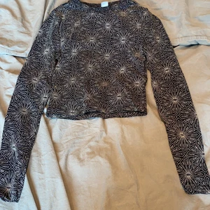Glittrig topp - Glittrig topp från HM, strl. XS