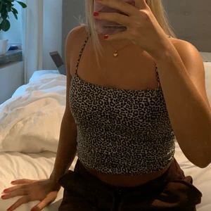 Leopard croppad linne - Fint skick!