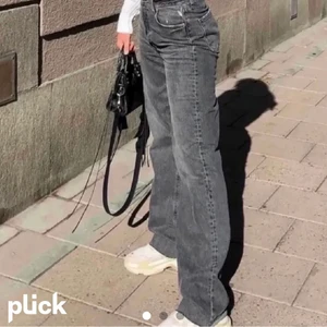 Jeans zara - Snygga jeans från zara, slutsålda. Långa på mig som är 175 men går att klippa. Storlek 38. Modell high rise full length. Skriv för fler bilder. 