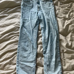 Jeans från Gina  - Jättefina jeans från Gina i mycket bra skick. Säljer då dem tyvärr är för små. Frakt tillkommer 