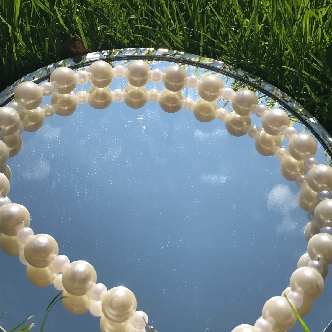 Vit pĂ€rlhalsband!đâš