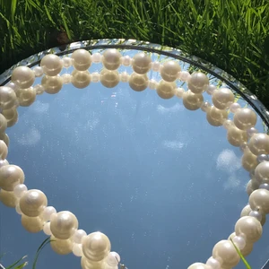 Vit pärlhalsband!💗✨  - Säljer Ett handgjort vitt pärlhalsband för 30kr plus 11kr frakt ✨💗 Följ mig på Instagram @smycken.em_ för fler smycken 