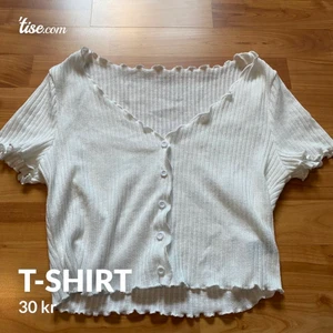 T-shirt  - 30kr + 45kr frakt. Storlek L 