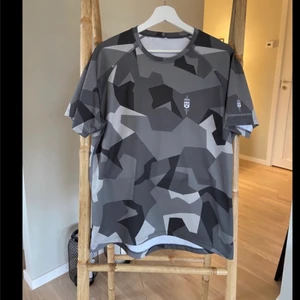 Tröja  - Någon som säljer? Betalar sjuk bra 