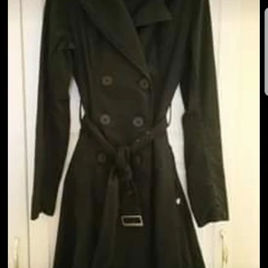 Tommy Hilfiger trenchcoat st L  - Tommy Hilfiger trenchcoat har använt 2 gånger 