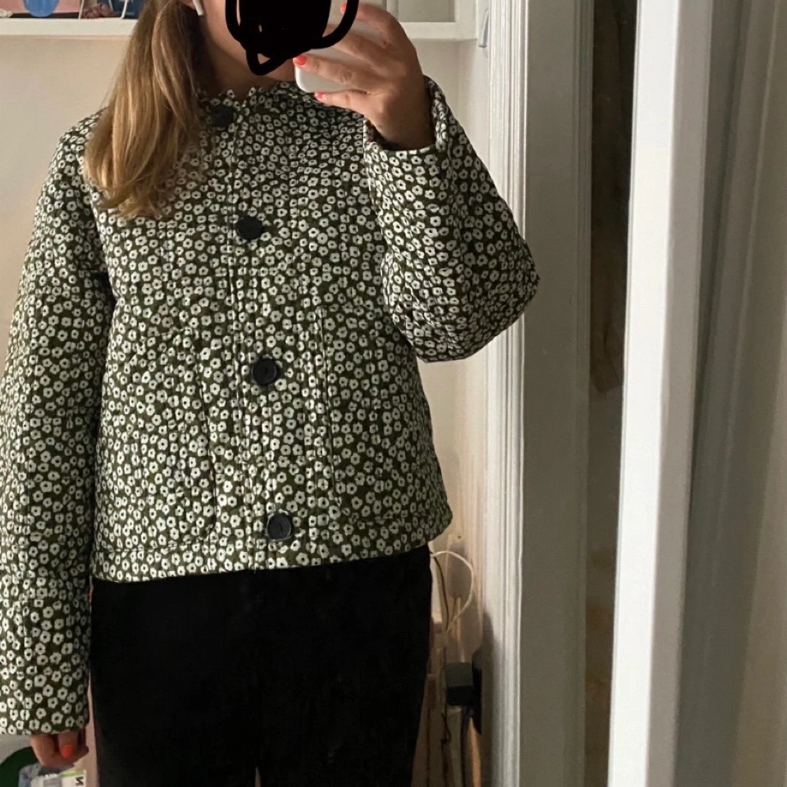 Slutsåld grön Monki jacka - 90