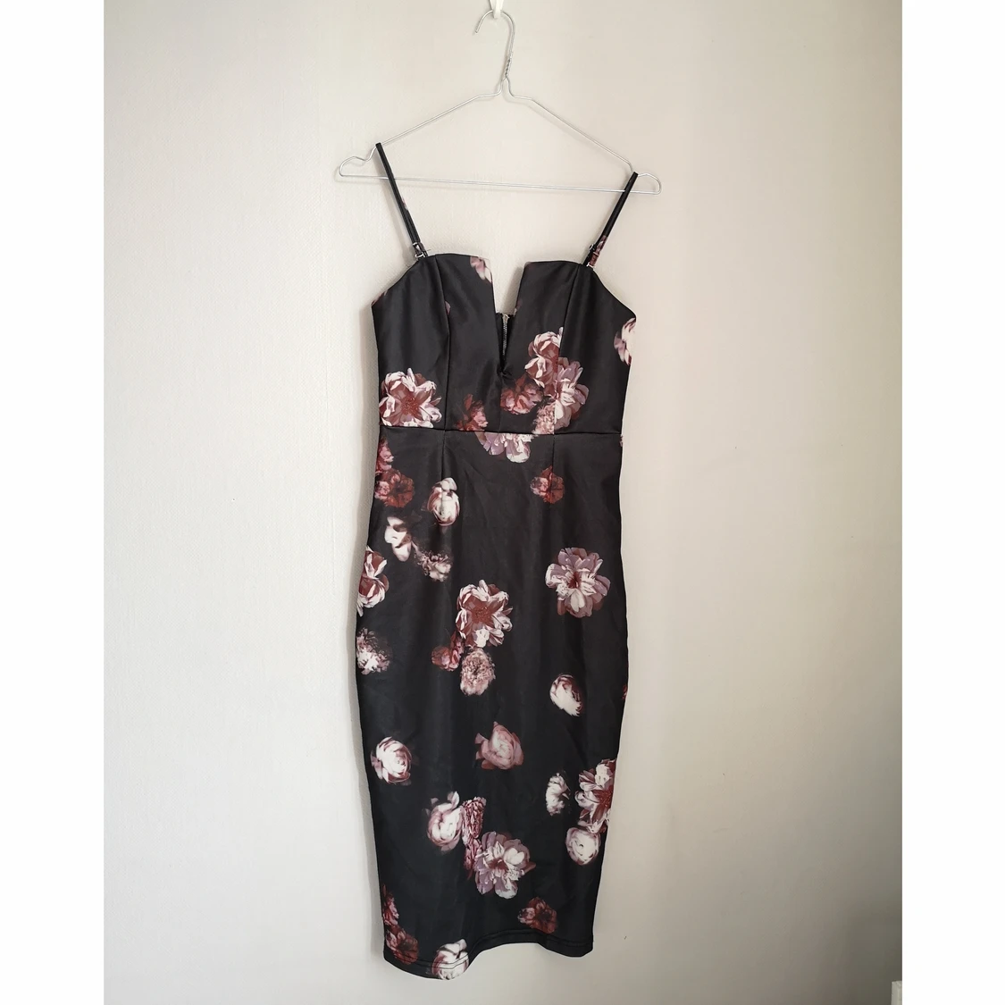 Blommig bandeauklänning med avtagbara band