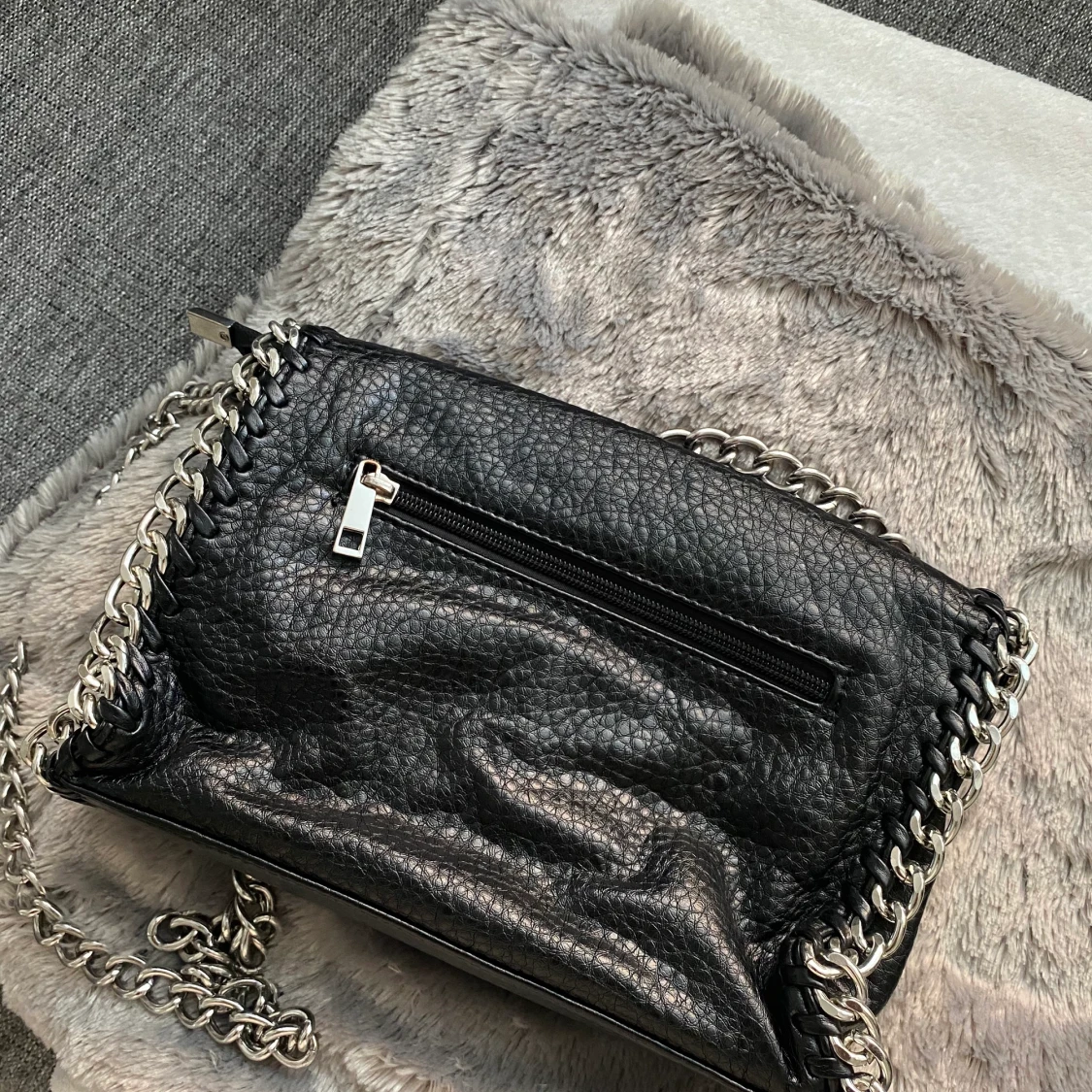 Svart väska från Tiamo  - 91