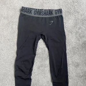 Gymstark tights - Säljer dessa då de inte kommer till användning! De är sparsamt använda så fortfarande i fint skick! De är hellånga och passar XS/S🌟