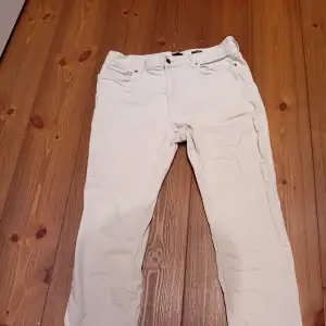 Snygga jeans i utmärkt skick från HM  Köpare står för frakt
