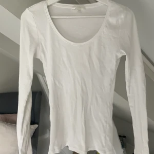 Basic tröja! - Basic tröja hm. Använd fåtal gånger och fint skick! 🥰