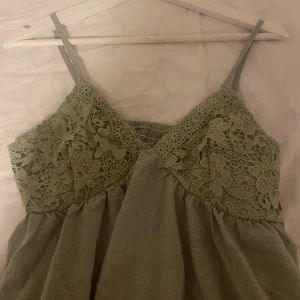 fin blus💗 - Världens finaste blus och super fin under en kofta nu på hösten eller t våren/sommaren. Super fin och aldrig använd då den är helt ny!! Super skönt material och fin färg!!