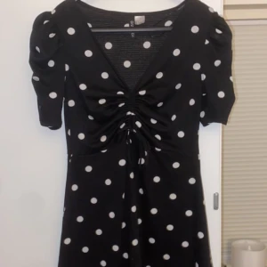 Klänning  - Söt klänning, nyskick, vid frågor och bilder skriv!💕