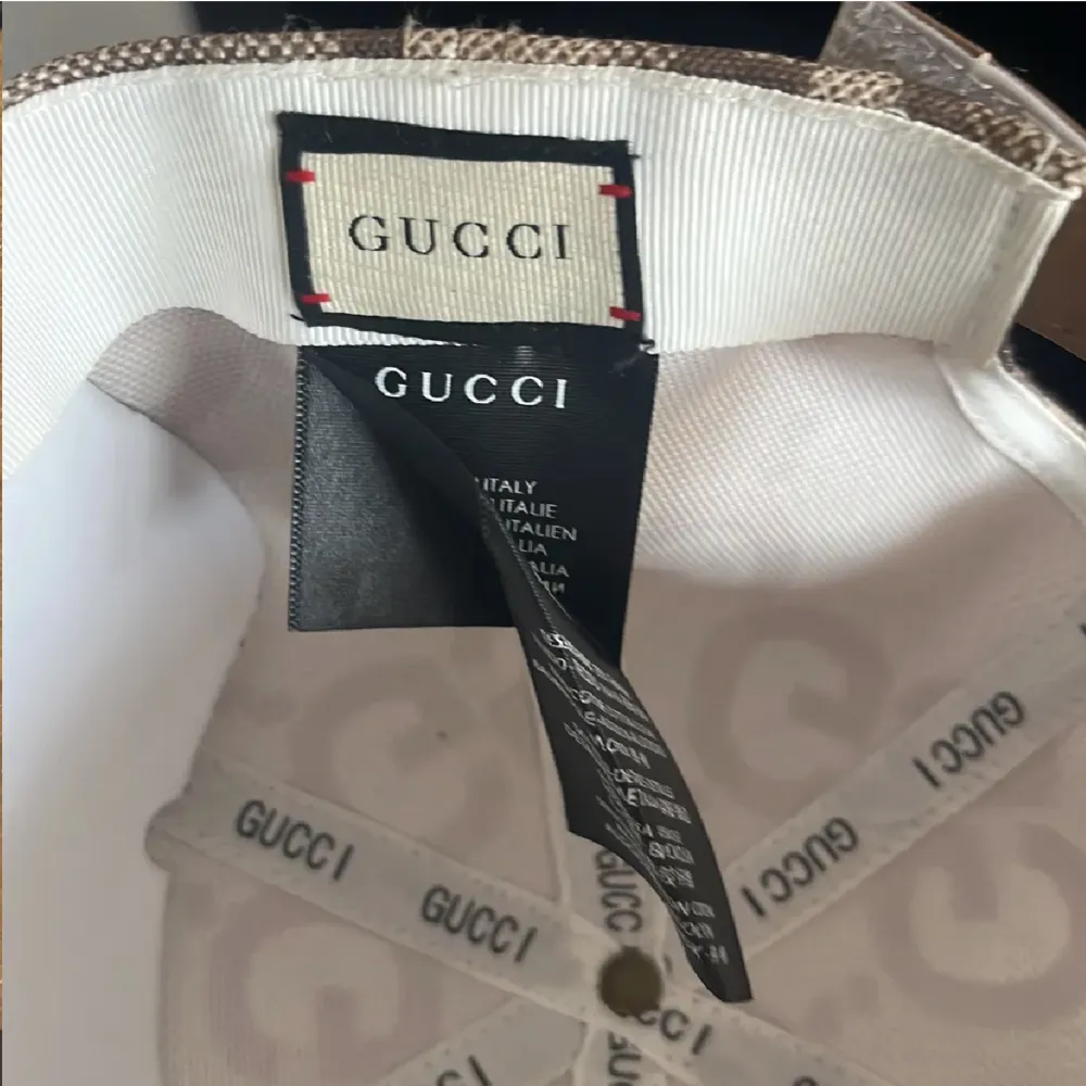 Gucci keps(INTE ÄKTA) därav priset såklart men har bara blivit använd typ 3 gånger så är bra skick. Övrigt.