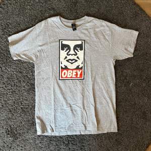 Fet obey t shirt