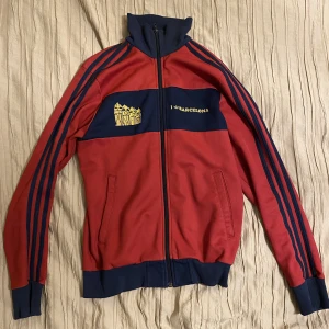 Adidas tracksuit. Barcelona-edition - Adidas tröja storlek S. Bra skick