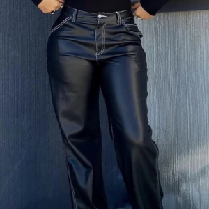 Skinn byxor från asos - Skinn byxor från asos, använda 1 gång. Sälj för dom aldrig kommer till användning. 