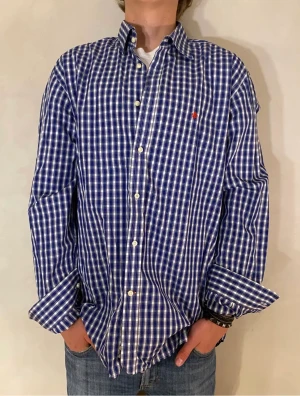 Morris  - Hej! Säljer nu min Skjorta från Morris  i storlek L fint skick. Tveka inte på att höra av dig om du har frågor! 