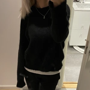 Monoprix femme stickad - Säljer denna stickade tröja från monoprix femme, skitsnygg och helt ny