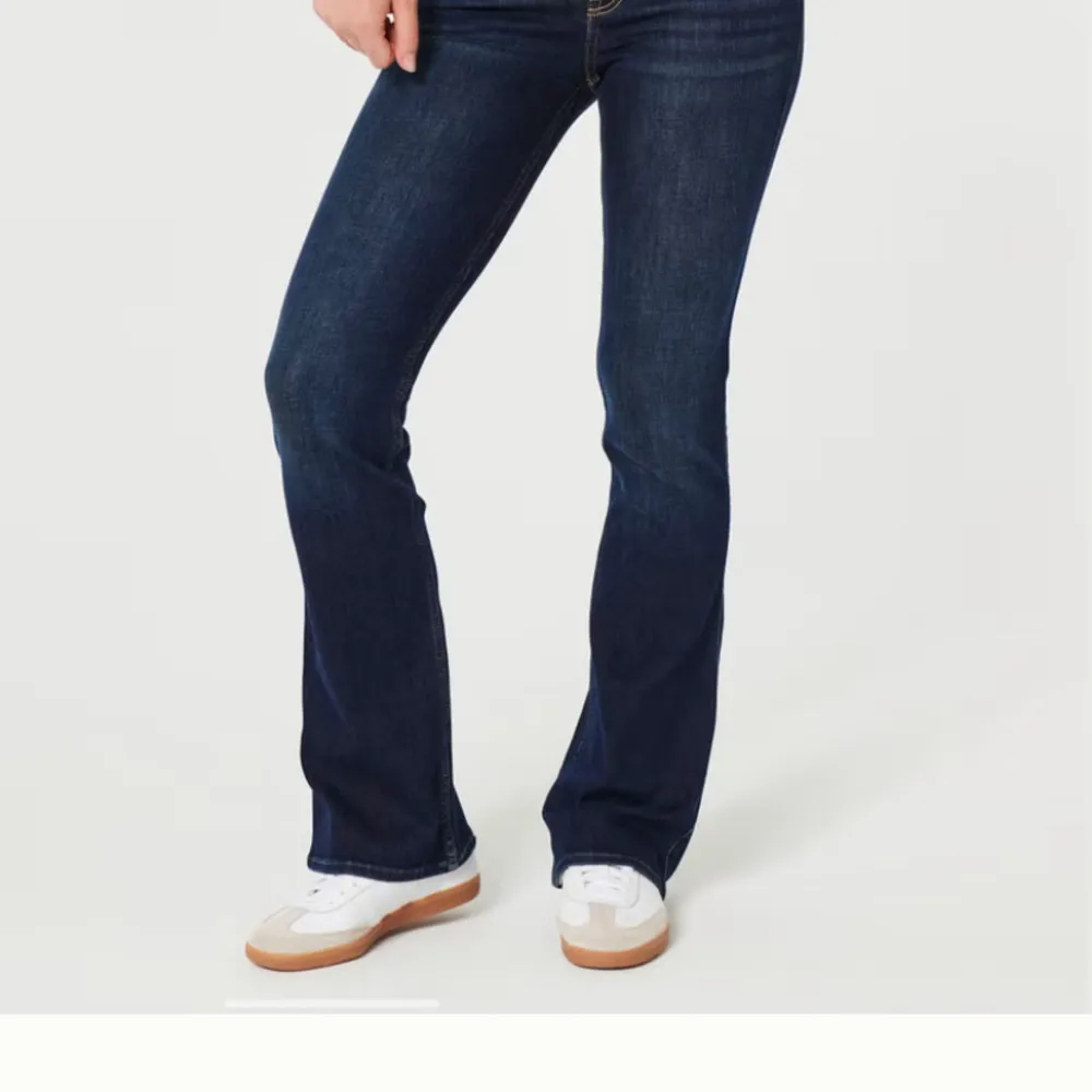 Säljer heeelt oanvände jeans från hollister köpta i somras men passade tyvärr inte. Skriv för fler bilder. Jeans & Byxor.