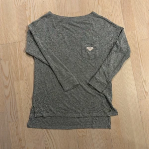 Stickad tröja  - Tröja från Roxy  Storlek M  Köpare står för frakt 