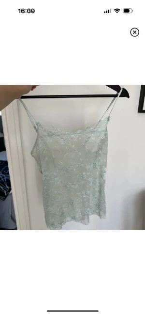 Linne - Så sött nattlinne som är see through, inga lappar kvar så vet ej märke eller storlek men skulle säga xs/s. Justerbara band 