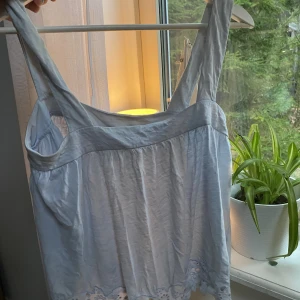 Topp  - Fin topp i stl xs som är använd en gång😍