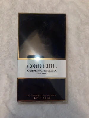 Carolina Herrera good girl - Säljer pga att den inte kom till någon användning, plastet är kvar alltså oöppnad, 50ml. Köparen står för frakten 😊