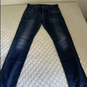 Säljer ett par G-star jeans  Storlek - Midja: 31 & Längd: 34