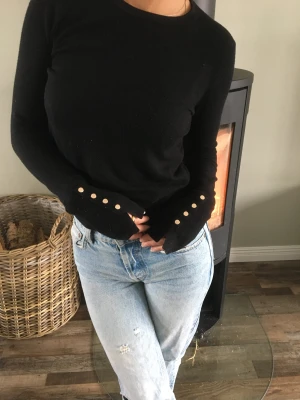 Stickad tröja från zara - Fin stickad tröja från zara🤩 liknar Kashmir i tyget, fint skicka🙌