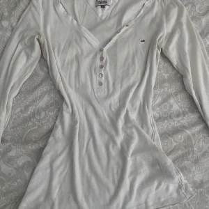 Tommy Hilfiger tröja - Såå snygg tunn tröja från Tommy hilfiger  Pris kan diskuteras💗