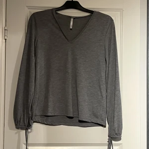 Tröja  - Aldrig använd 
