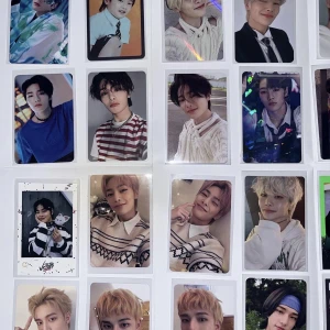 Kpop pc - !!KLICKA FÖR FULL BILD!! Klicka ej köp nu!! Dm för pris eller andra frågor. Alla jätte fint skick inga skador alls🫶
