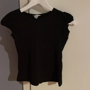 Tröja - Säljer denna tröja. Är inte använd så mycket och fint skick!