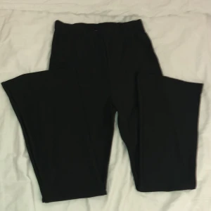 Utsvängda leggings  - Jag köpte de från primark och dom va för små. Helt nya byxor 