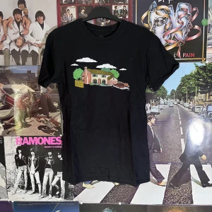 Simsons tröja - Perfekt för dig som älskar Simsons! Bra Cond för sin ålder! Dm vid frågor